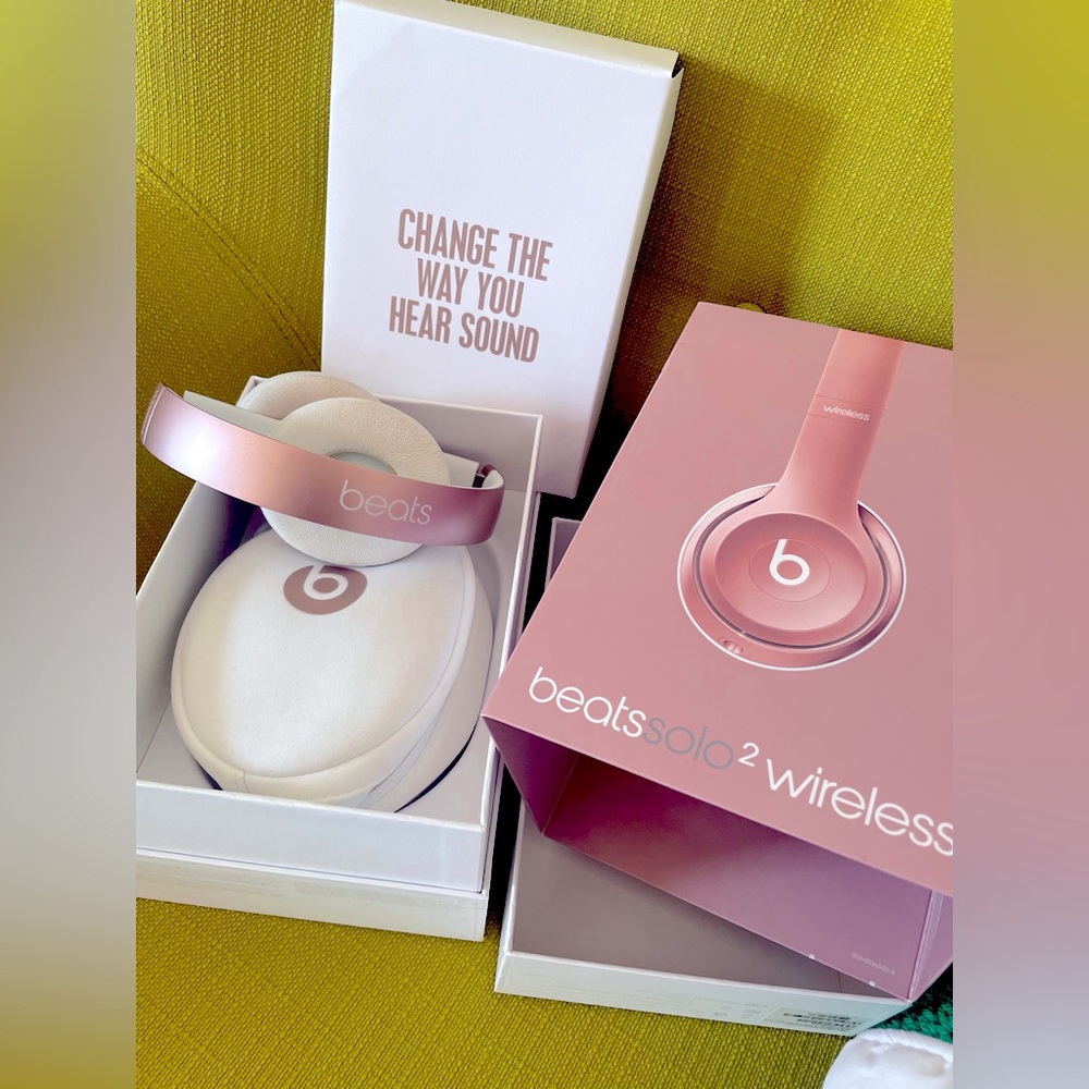 Beats Solo 2 Wireless Special Edition in GREAT condition!